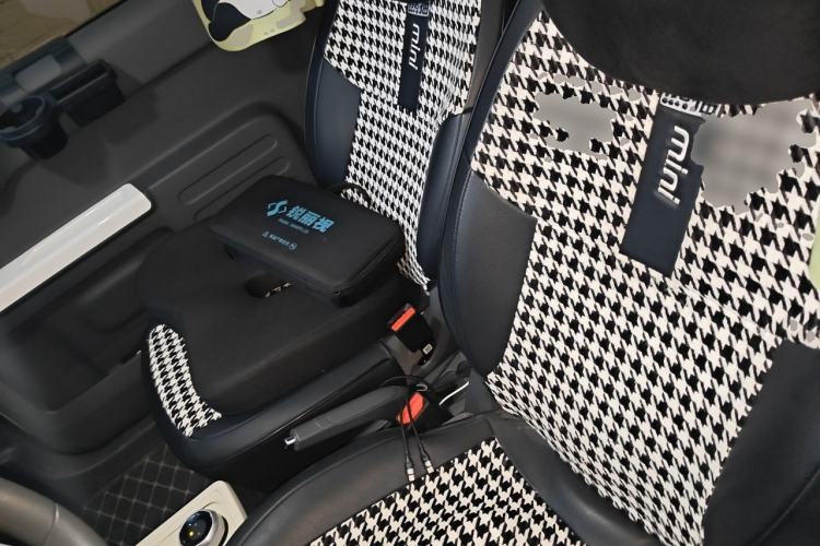 Used Geely Galaxy Panda 2024 Panda Mini 200km Endurance Bear Left Front Seat