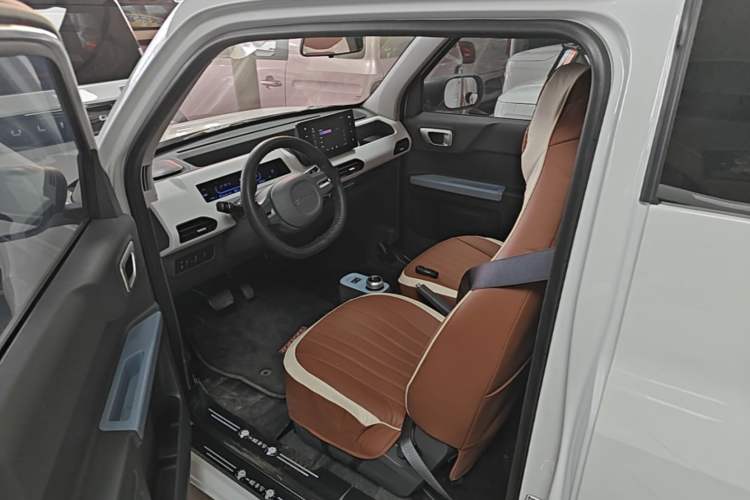 Used Geely Galaxy Panda 2024 Panda Mini 200km Endurance Bear Left Front Seat