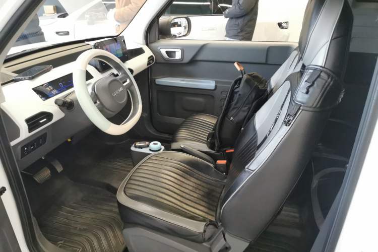 Used Geely Galaxy Panda 2024 Panda Mini 200km Endurance Bear Left Front Seat