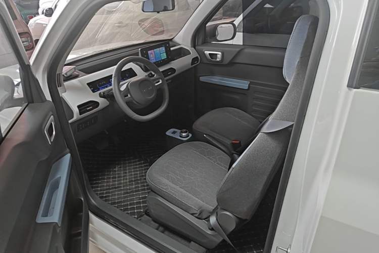 Used Geely Galaxy Panda 2024 Panda Mini 200km Endurance Bear Left Front Seat