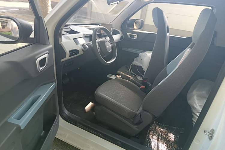 Used Geely Galaxy Panda 2024 Panda Mini 200km Endurance Bear Left Front Seat