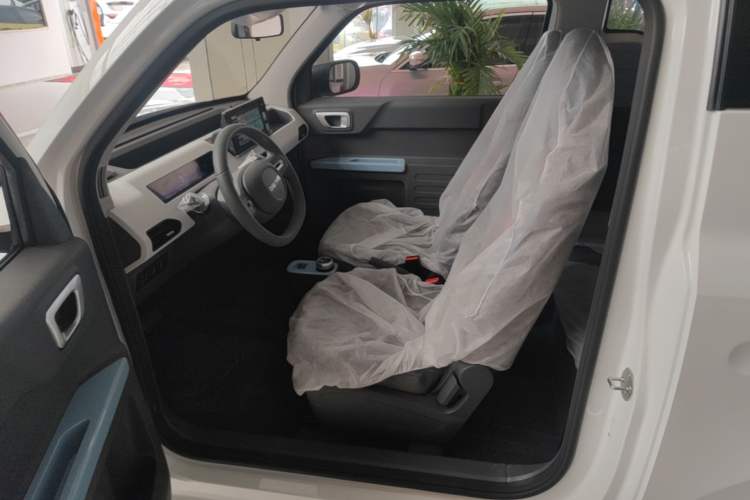Used Geely Galaxy Panda 2024 Panda Mini 200km Endurance Bear Left Front Seat