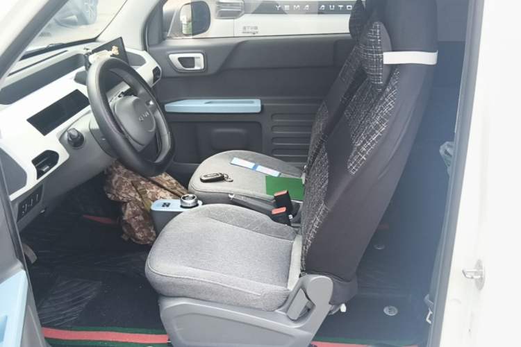 Used Geely Galaxy Panda 2024 Panda Mini 200km Endurance Bear Left Front Seat