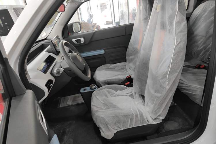 Used Geely Galaxy Panda 2024 Panda Mini 200km Endurance Bear Left Front Seat