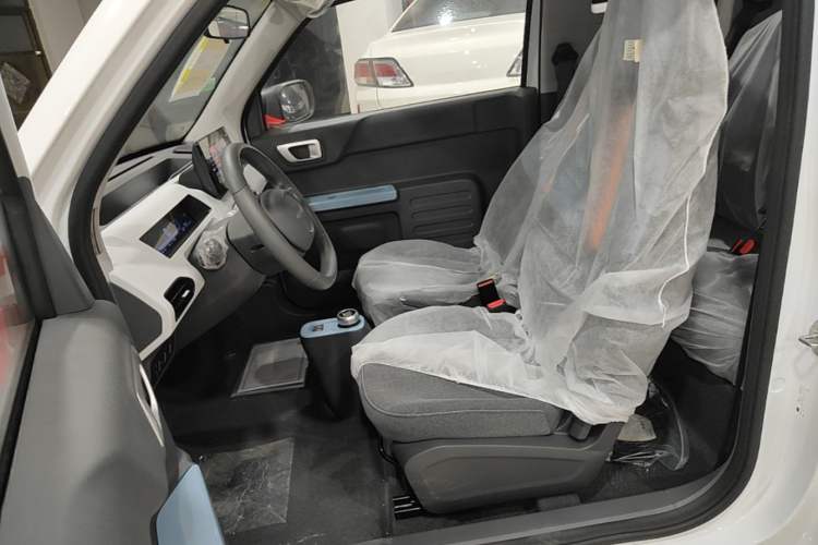 Used Geely Galaxy Panda 2024 Panda Mini 200km Endurance Bear Left Front Seat