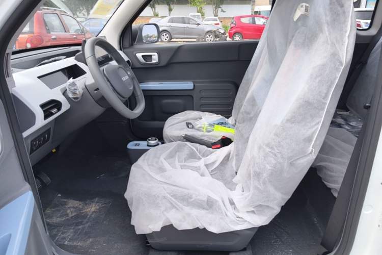 Used Geely Galaxy Panda 2024 Panda Mini 200km Endurance Bear Left Front Seat