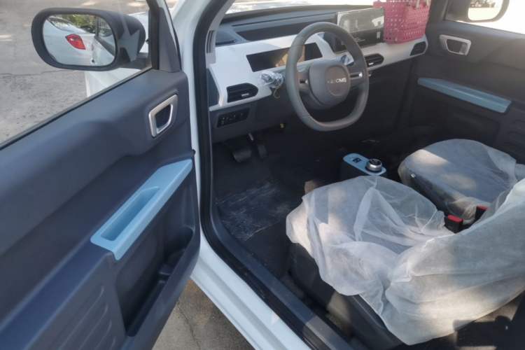 Used Geely Galaxy Panda 2024 Panda Mini 200km Endurance Bear Left Front Seat