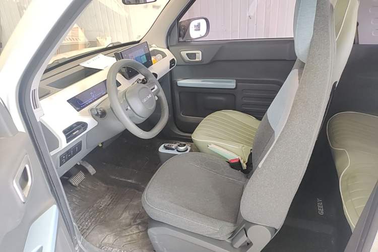 Used Geely Galaxy Panda 2024 Panda Mini 200km Endurance Bear Left Front Seat