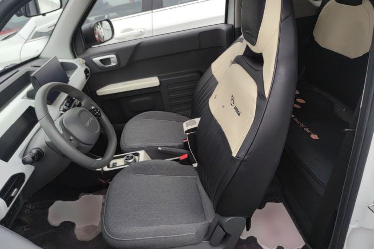 Used Geely Galaxy Panda 2024 Panda Mini 200km Endurance Bear Left Front Seat