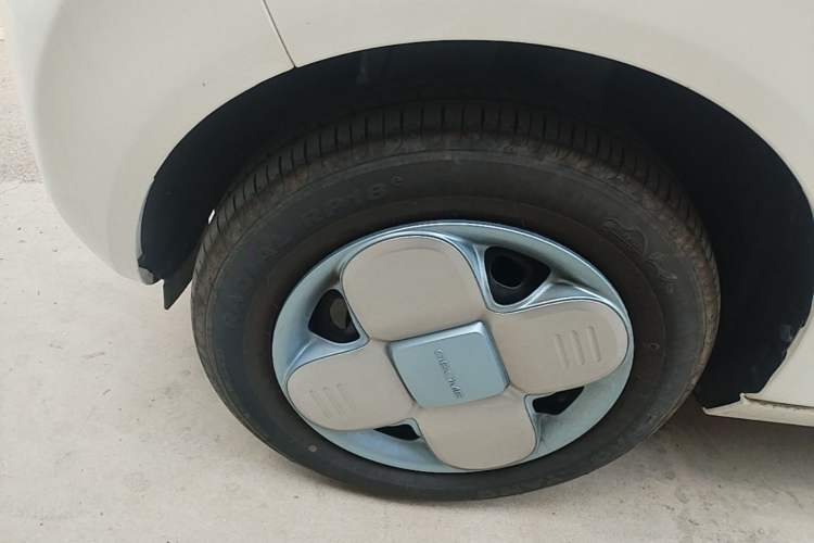 Used Geely Galaxy Panda 2024 Panda Mini 200km Endurance Bear Left Front Wheel Hub