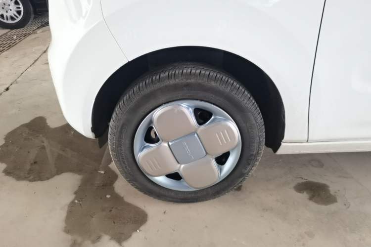 Used Geely Galaxy Panda 2024 Panda Mini 200km Endurance Bear Left Front Wheel Hub