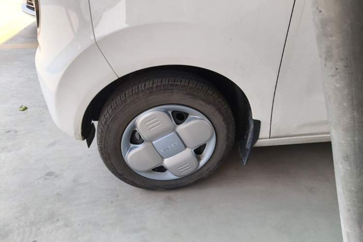 Used Geely Galaxy Panda 2024 Panda Mini 200km Endurance Bear Left Front Wheel Hub