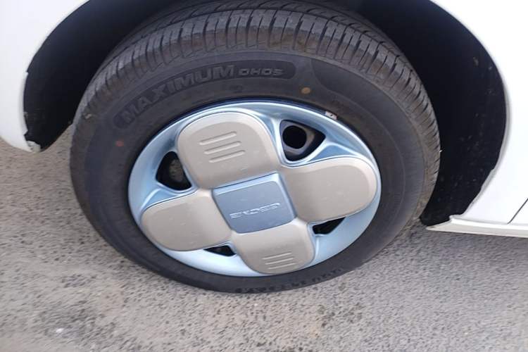 Used Geely Galaxy Panda 2024 Panda Mini 200km Endurance Bear Left Front Wheel Hub
