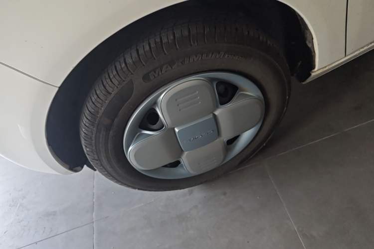 Used Geely Galaxy Panda 2024 Panda Mini 200km Endurance Bear Left Front Wheel Hub