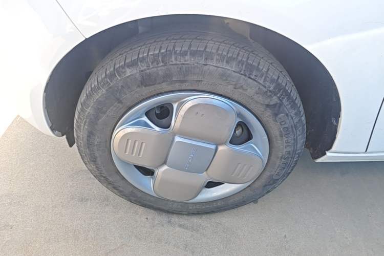 Used Geely Galaxy Panda 2024 Panda Mini 200km Endurance Bear Left Front Wheel Hub