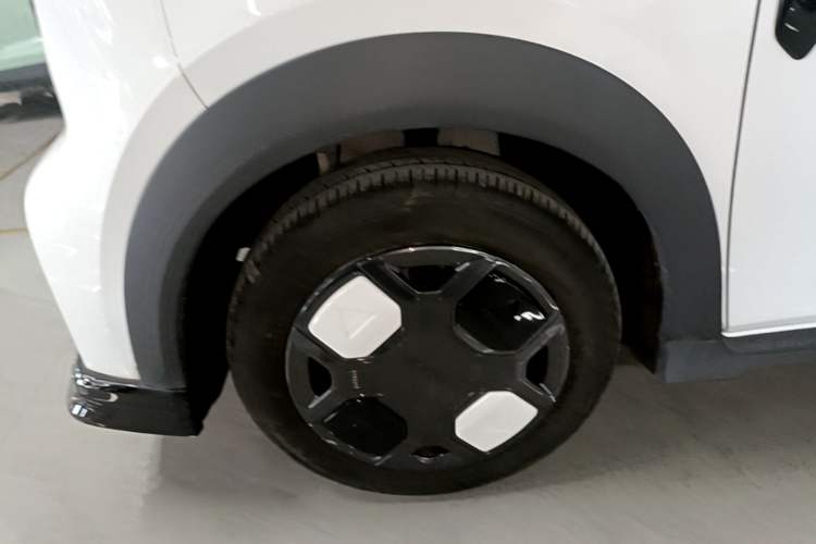 Used Geely Galaxy Panda 2024 200km Panda Kart Left Front Wheel Hub