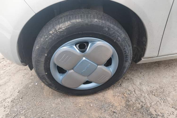 Used Geely Galaxy Panda 2024 Panda Mini 200km Endurance Bear Left Front Wheel Hub
