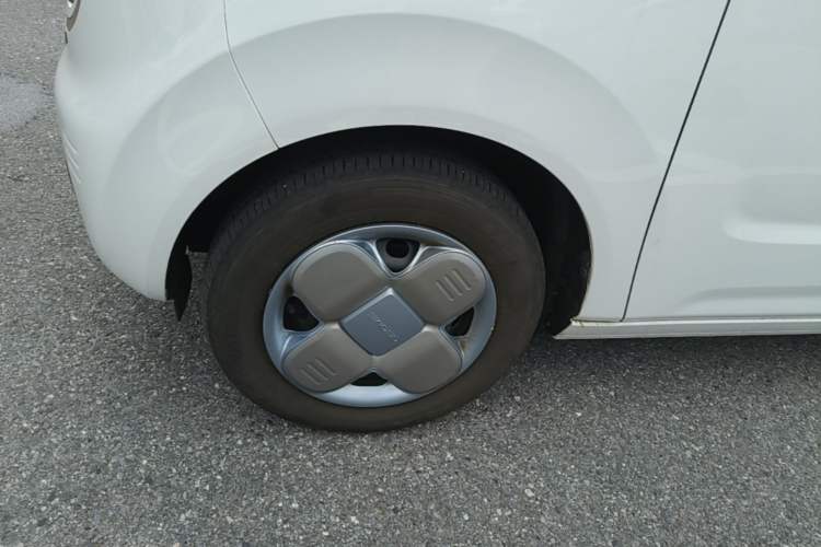 Used Geely Galaxy Panda 2024 Panda Mini 200km Endurance Bear Left Front Wheel Hub