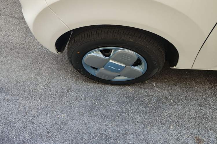 Used Geely Galaxy Panda 2024 Panda Mini 200km Endurance Bear Left Front Wheel Hub