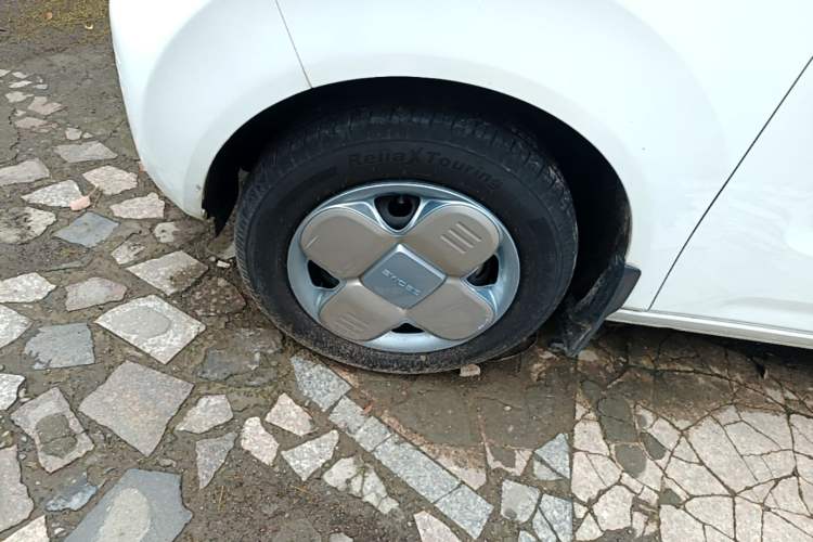 Used Geely Galaxy Panda 2024 Panda Mini 200km Endurance Bear Left Front Wheel Hub