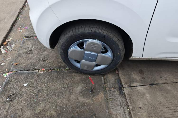 Used Geely Galaxy Panda 2024 Panda Mini 200km Endurance Bear Left Front Wheel Hub