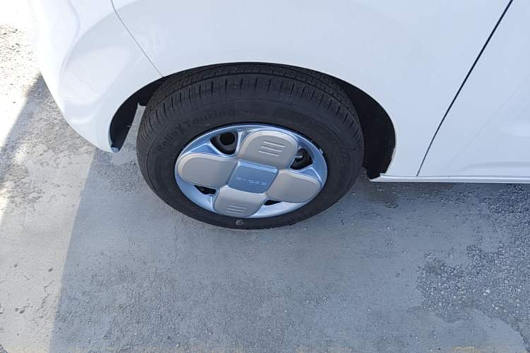 Used Geely Galaxy Panda 2024 Panda Mini 200km Endurance Bear Left Front Wheel Hub