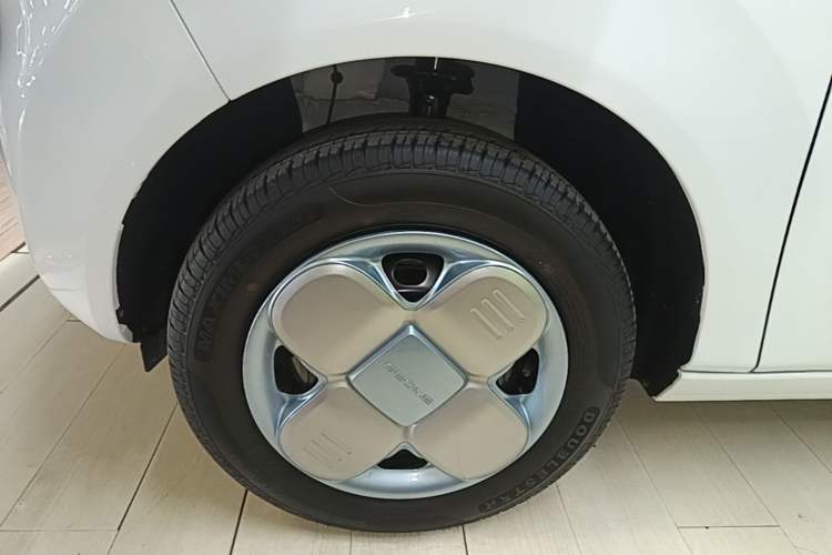 Used Geely Galaxy Panda 2024 Panda Mini 200km Endurance Bear Left Front Wheel Hub