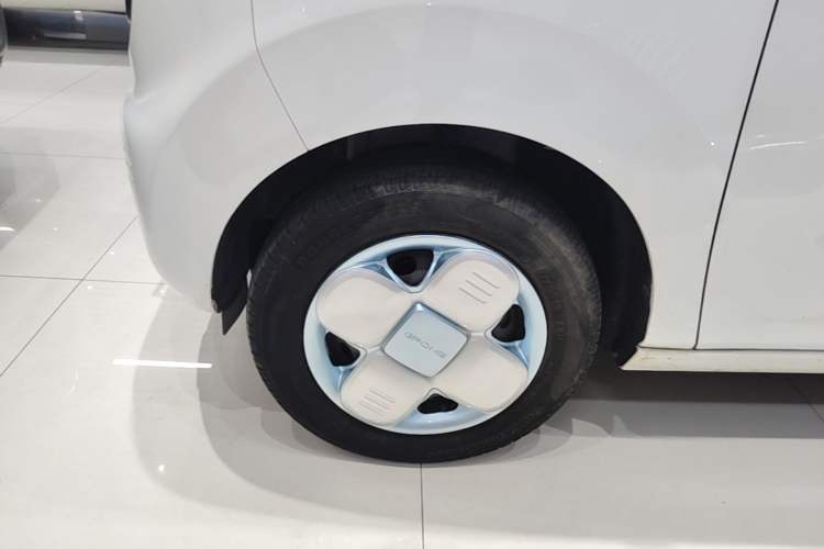 Used Geely Galaxy Panda 2024 Panda Mini 200km Endurance Bear Left Front Wheel Hub
