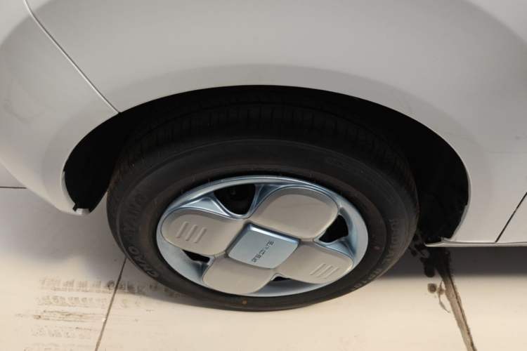 Used Geely Galaxy Panda 2024 Panda Mini 200km Endurance Bear Left Front Wheel Hub