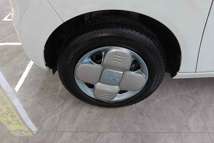 Used Geely Galaxy Panda 2024 Panda Mini 200km Endurance Bear Left Front Wheel Hub