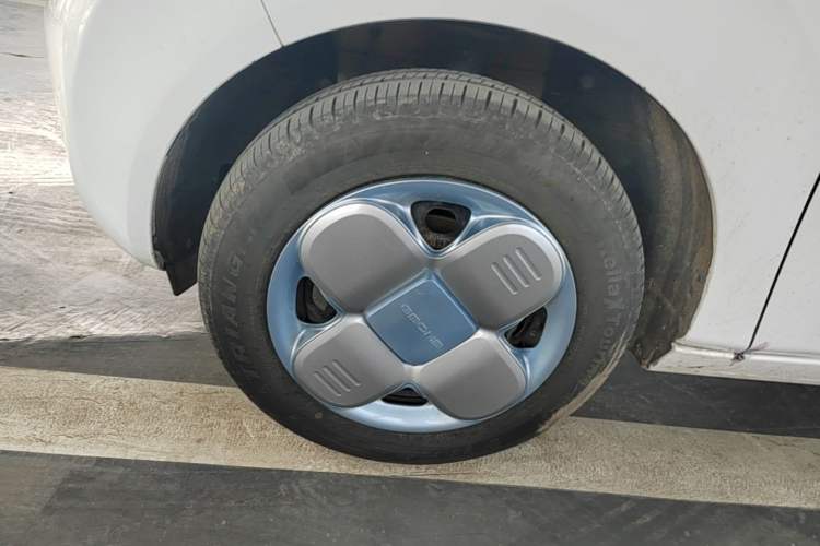 Used Geely Galaxy Panda 2024 Panda Mini 200km Endurance Bear Left Front Wheel Hub