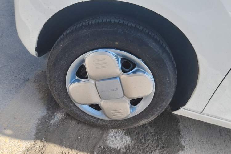 Used Geely Galaxy Panda 2024 Panda Mini 200km Endurance Bear Left Front Wheel Hub