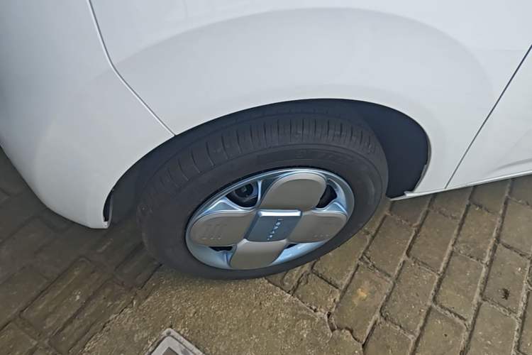 Used Geely Galaxy Panda 2024 Panda Mini 200km Endurance Bear Left Front Wheel Hub