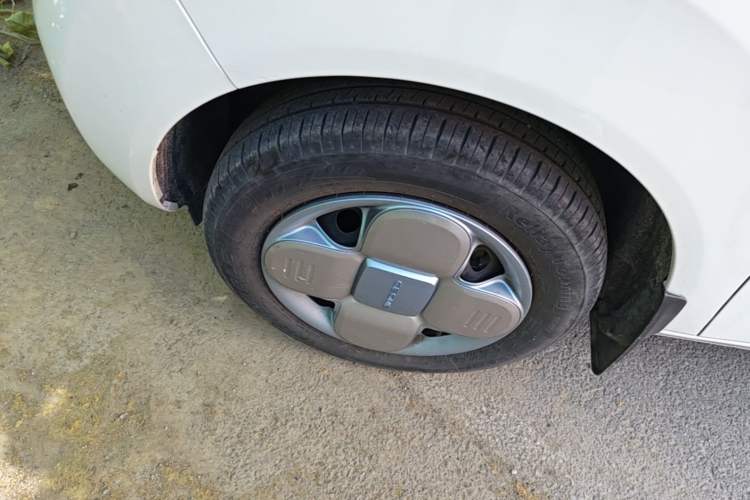 Used Geely Galaxy Panda 2024 Panda Mini 200km Endurance Bear Left Front Wheel Hub