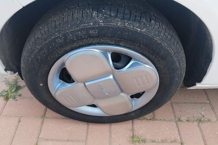 Used Geely Galaxy Panda 2024 Panda Mini 200km Endurance Bear Left Front Wheel Hub