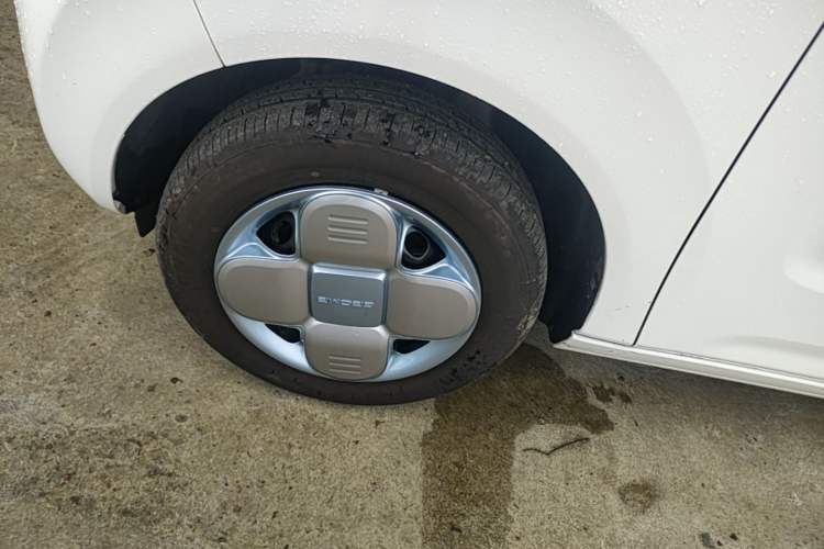 Used Geely Galaxy Panda 2024 Panda Mini 200km Longteng PRO Edition Left Front Wheel Hub