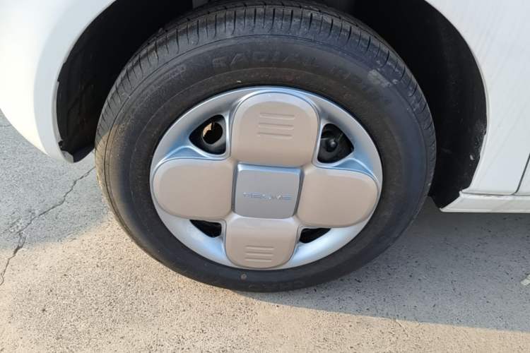 Used Geely Galaxy Panda 2024 Panda Mini 200km Endurance Bear Left Front Wheel Hub