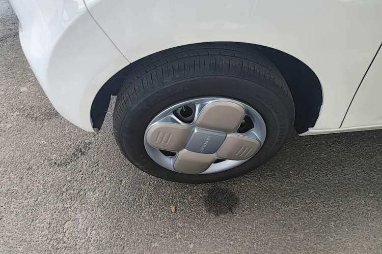 Used Geely Galaxy Panda 2024 Panda Mini 200km Endurance Bear Left Front Wheel Hub