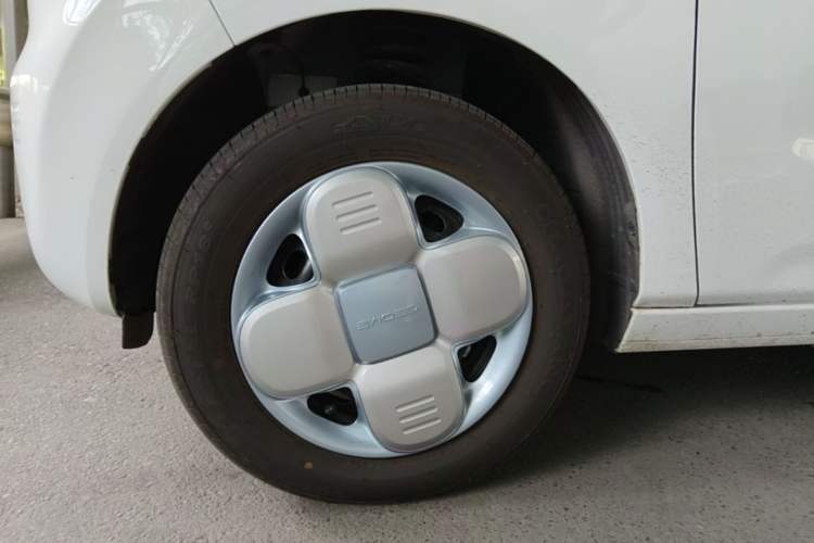 Used Geely Galaxy Panda 2024 Panda Mini 200km Longteng PRO Edition Left Front Wheel Hub