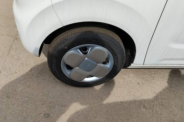 Used Geely Galaxy Panda 2024 Panda Mini 200km Endurance Bear Left Front Wheel Hub