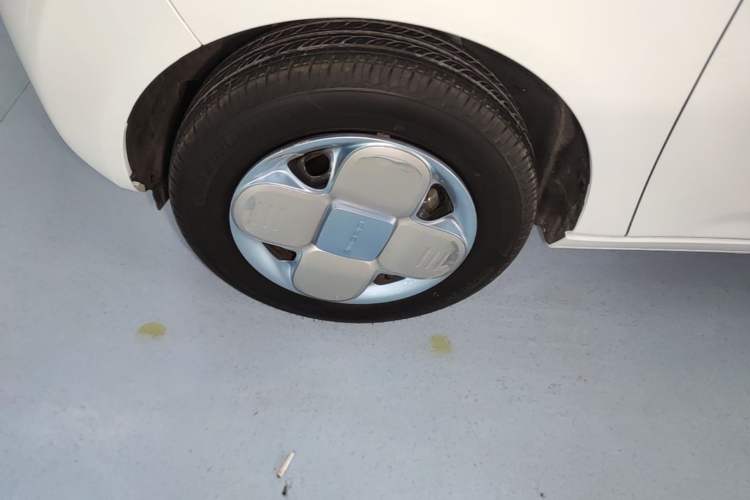 Used Geely Galaxy Panda 2024 Panda Mini 200km Endurance Bear Left Front Wheel Hub