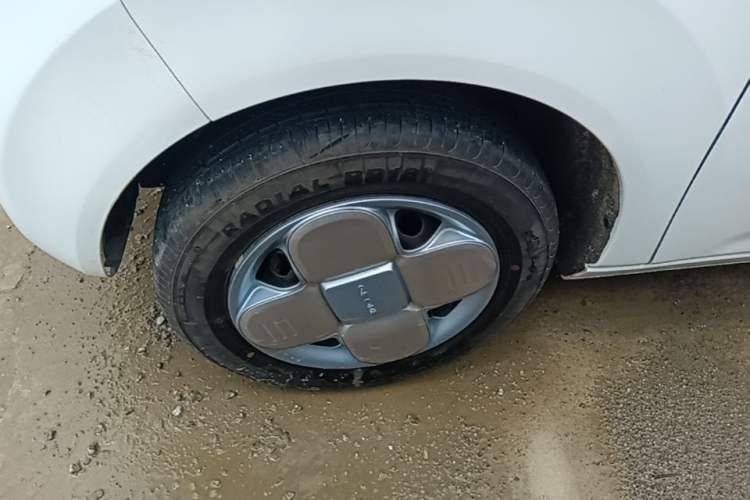 Used Geely Galaxy Panda 2024 Panda Mini 200km Longteng PRO Edition Left Front Wheel Hub