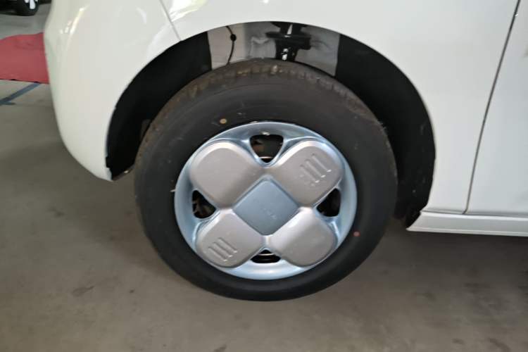 Used Geely Galaxy Panda 2024 Panda Mini 200km Endurance Bear Left Front Wheel Hub