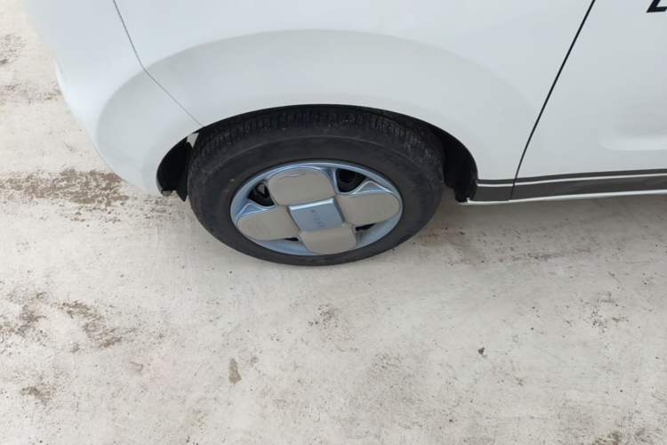 Used Geely Galaxy Panda 2024 Panda Mini 200km Endurance Bear Left Front Wheel Hub