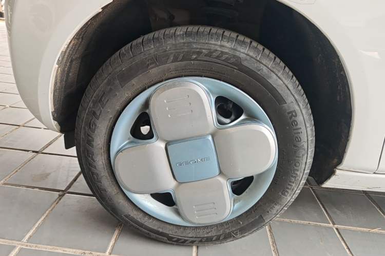 Used Geely Galaxy Panda 2024 Panda Mini 200km Endurance Bear Left Front Wheel Hub