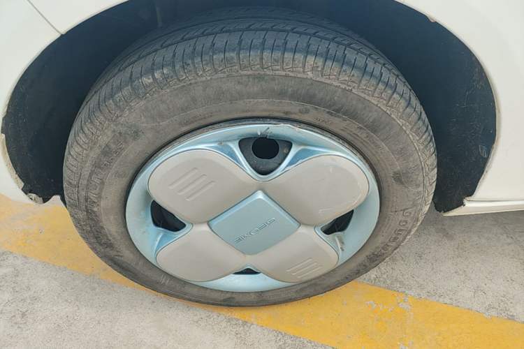 Used Geely Galaxy Panda 2024 Panda Mini 200km Endurance Bear Left Front Wheel Hub