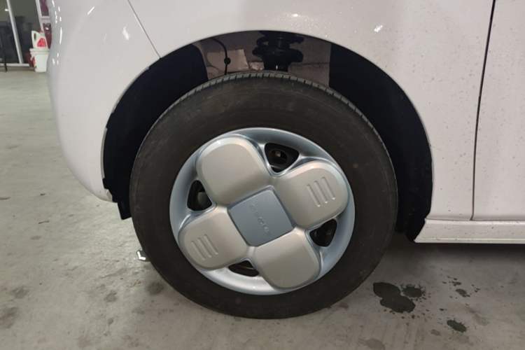 Used Geely Galaxy Panda 2024 Panda Mini 200km Endurance Bear Left Front Wheel Hub