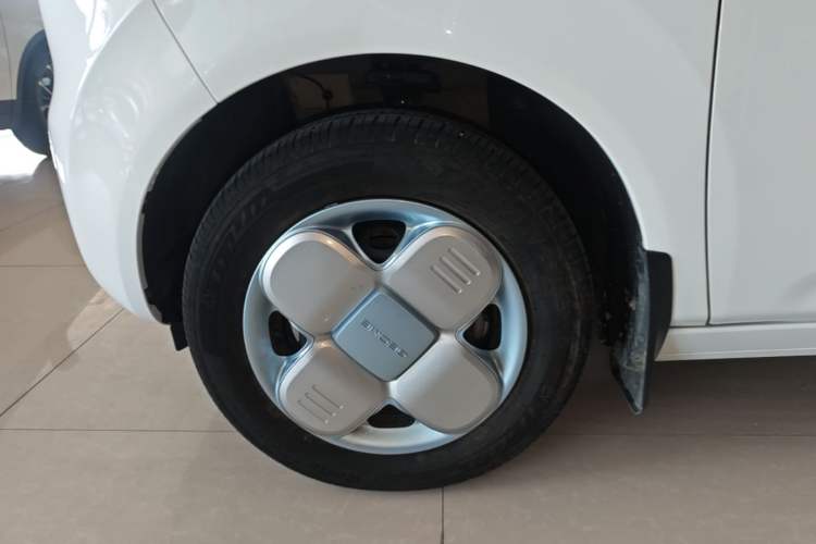 Used Geely Galaxy Panda 2024 Panda Mini 200km Endurance Bear Left Front Wheel Hub