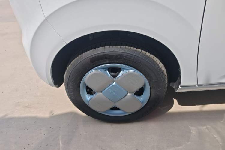 Used Geely Galaxy Panda 2024 Panda Mini 200km Endurance Bear Left Front Wheel Hub