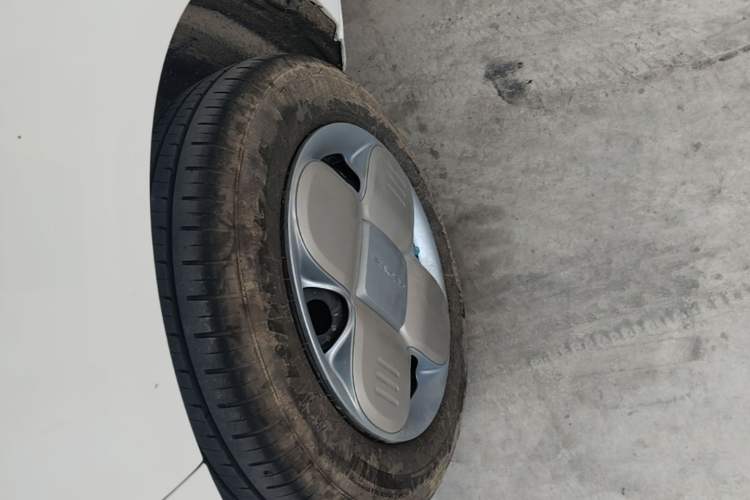Used Geely Galaxy Panda 2024 Panda Mini 200km Endurance Bear Left Front Wheel Hub